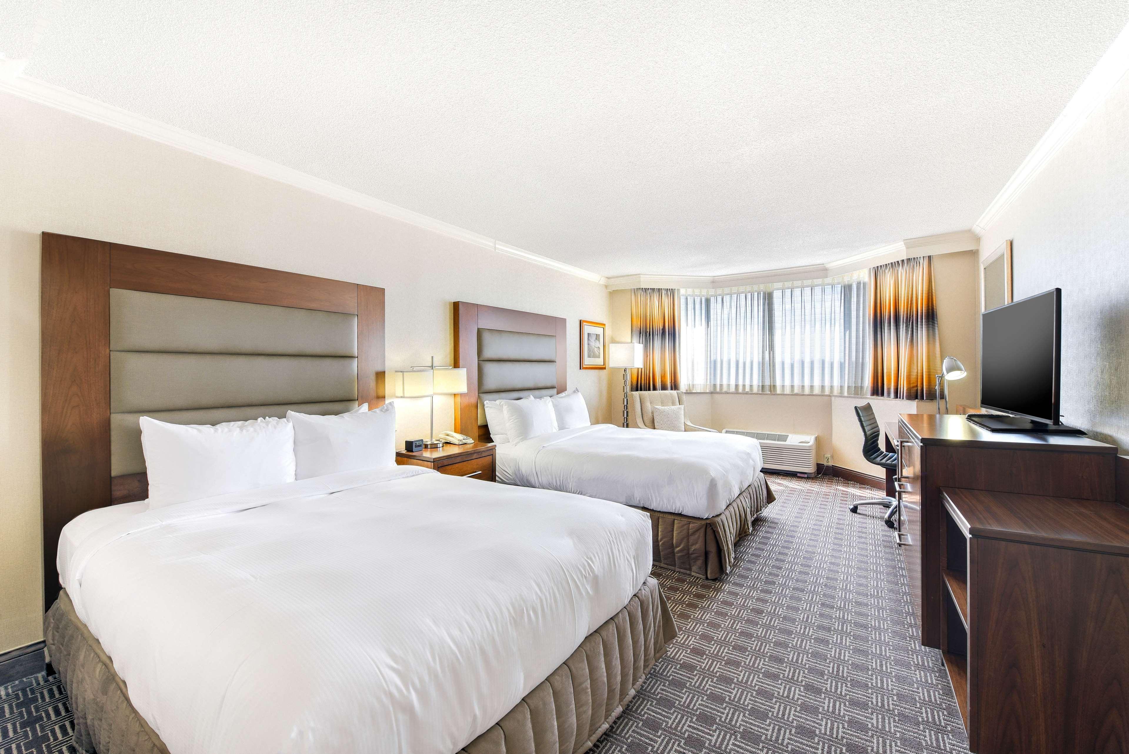 Hilton Arlington National Landing Hotel Exterior photo