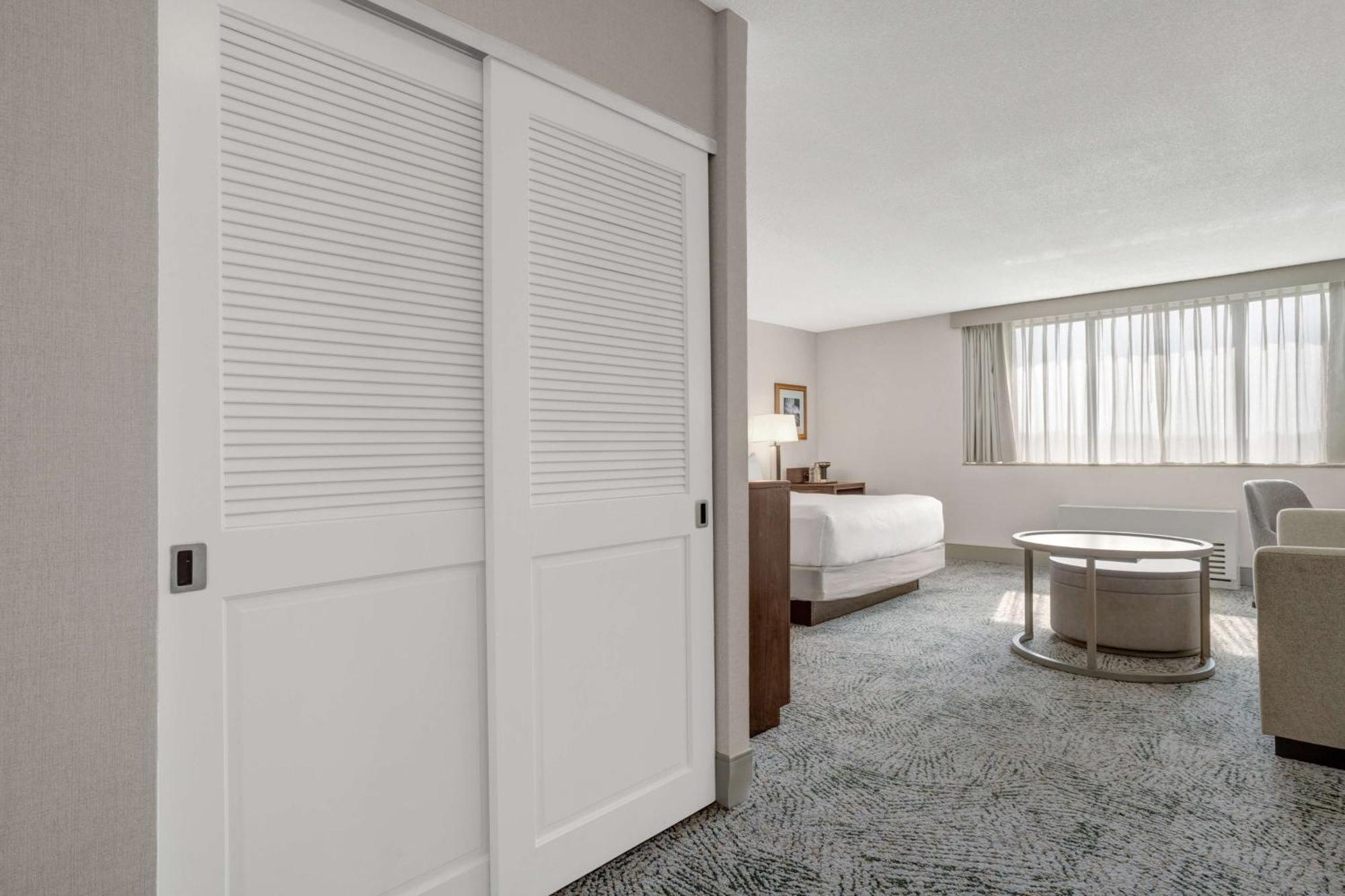 Hilton Arlington National Landing Hotel Exterior photo